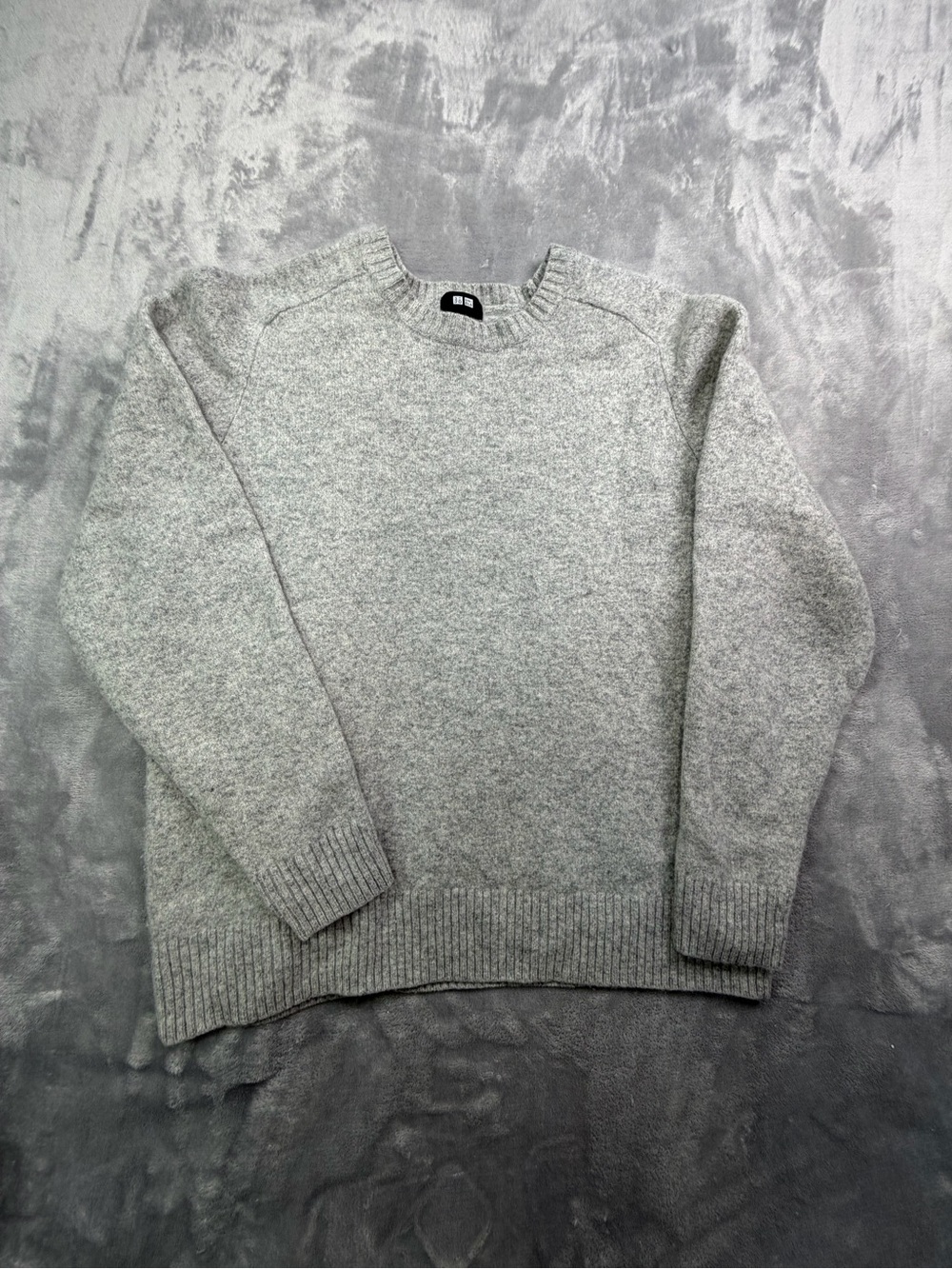 100% Wool Uniqlo Men's Light Gray Crewneck Sweater Pullover Winter Cozy XL ( M)